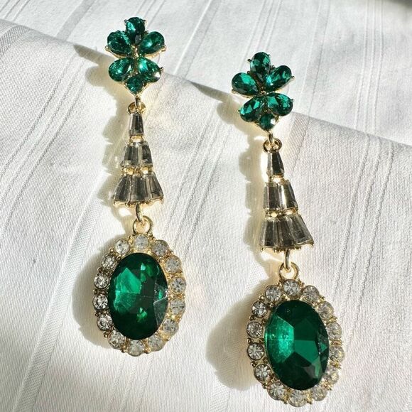 Emerald green dangle pear and oval cut earrings - Picture 4 of 4